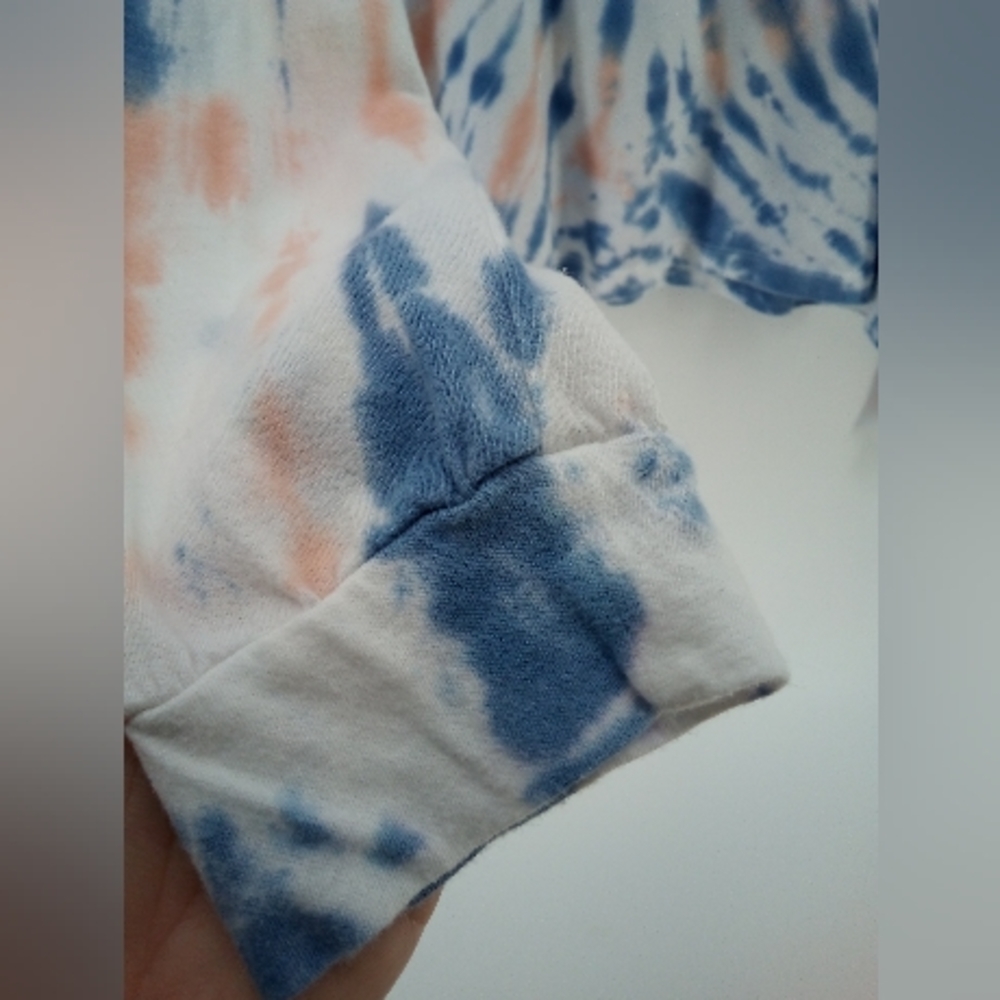 ⭐3/$30 Hollister Tie Dye Sweatshirt Trendy S 100% Cotton - Picture 5 of 6